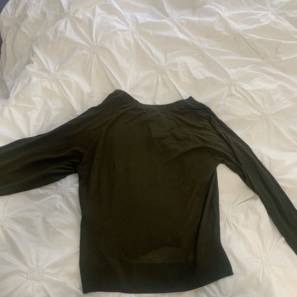 NWT H&M V-neck Sweater - Size S - Picture 3 of 3